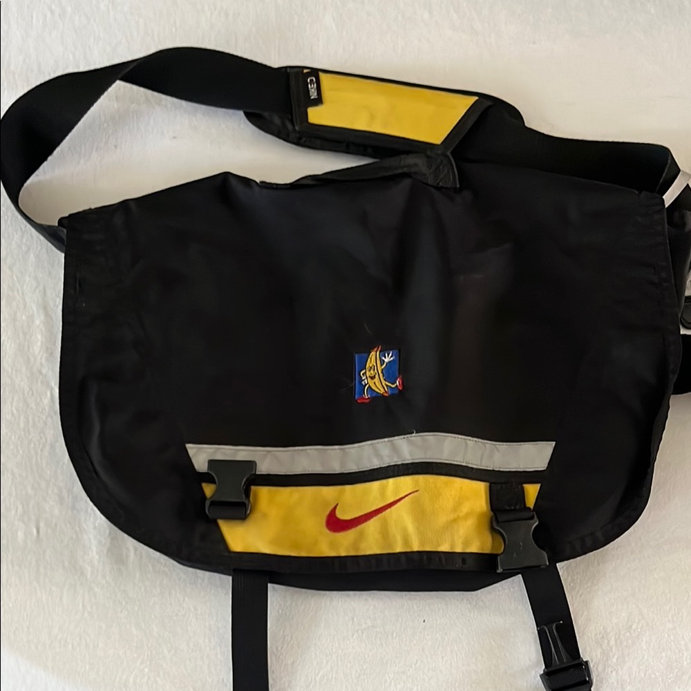 THIS ITEM IS FOR SALE!!!!- Arrested Development Show- Crew Bag-Nike